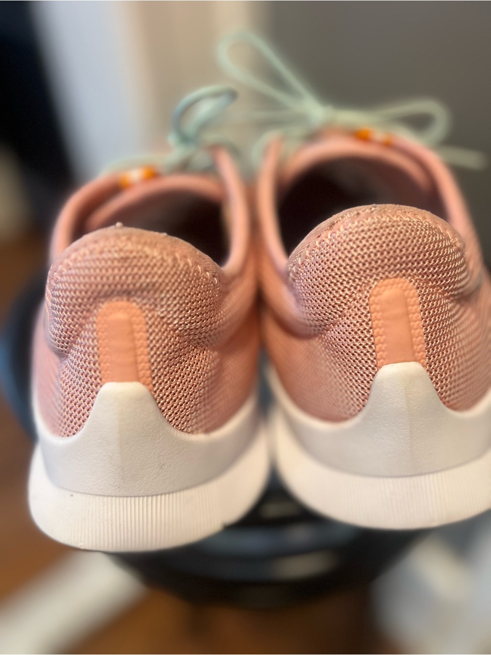 Nike Women's Peach Mesh Trainers with Blue Swoosh - Picture 4 of 6